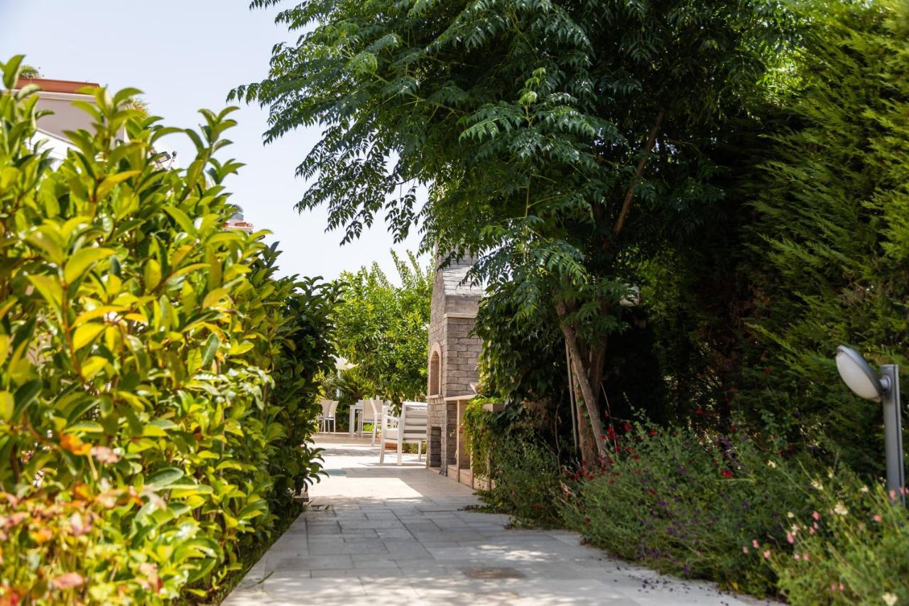 La Collina Di Montegrappa - With Heated Private Pool - With Shared Pool Apartahotel Tuglie